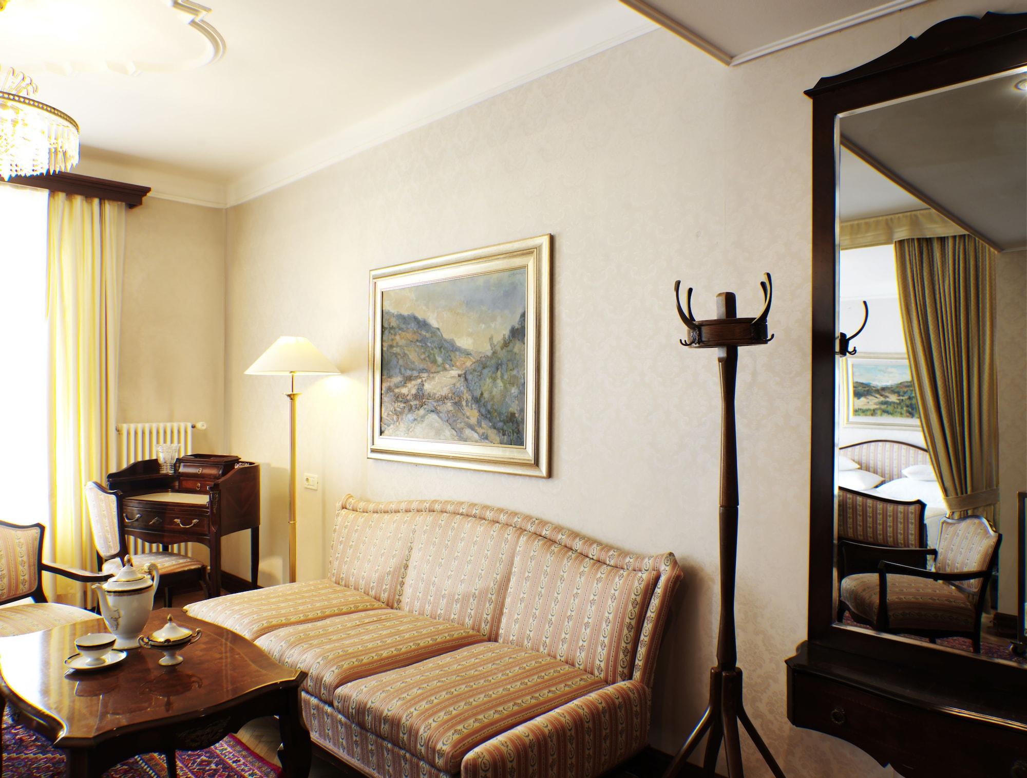 Grand Hotel Toplice - Small Luxury Hotels Of The World Bled Esterno foto A room at the hotel