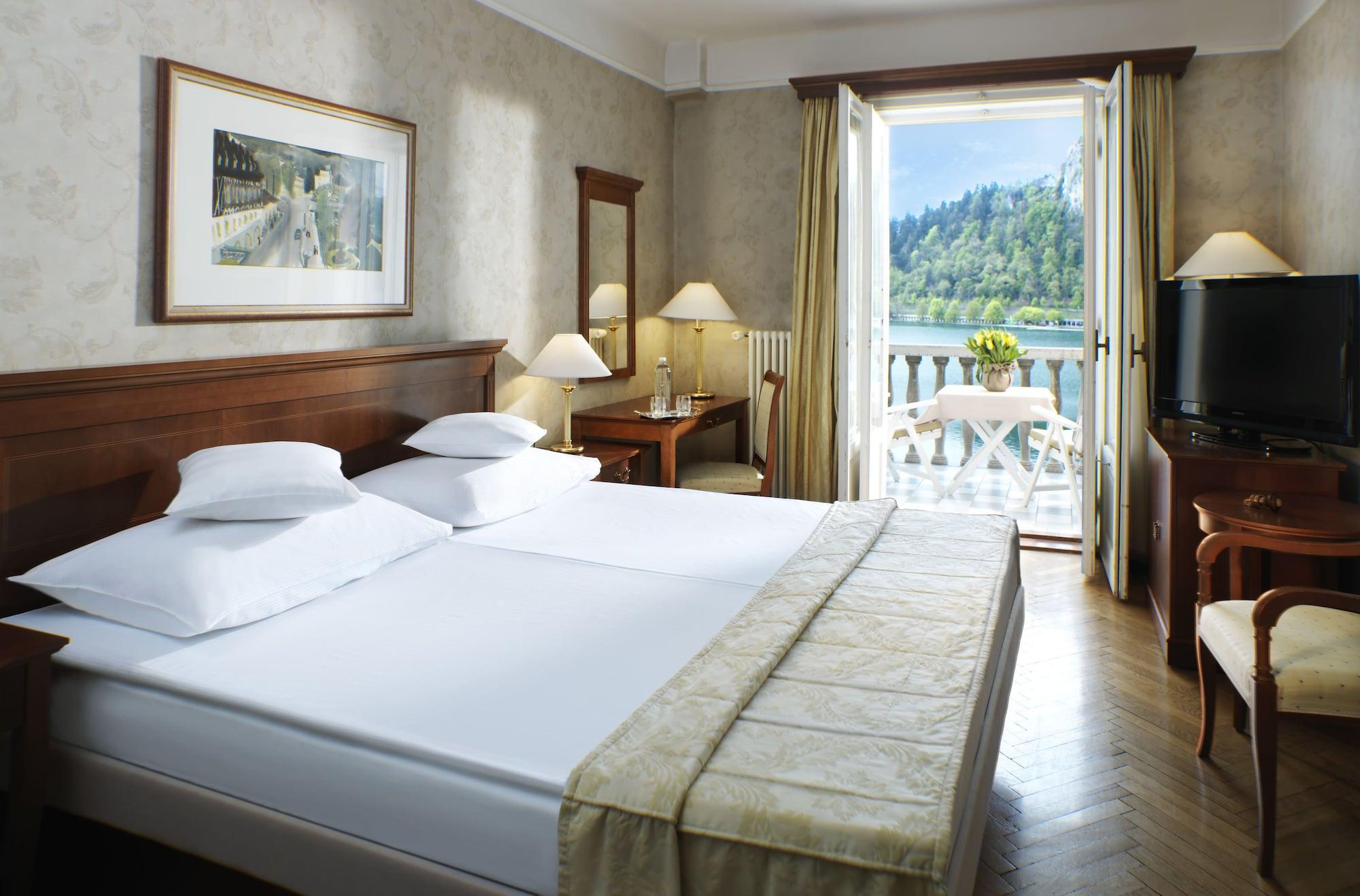 Grand Hotel Toplice - Small Luxury Hotels Of The World Bled Esterno foto A typical hotel room