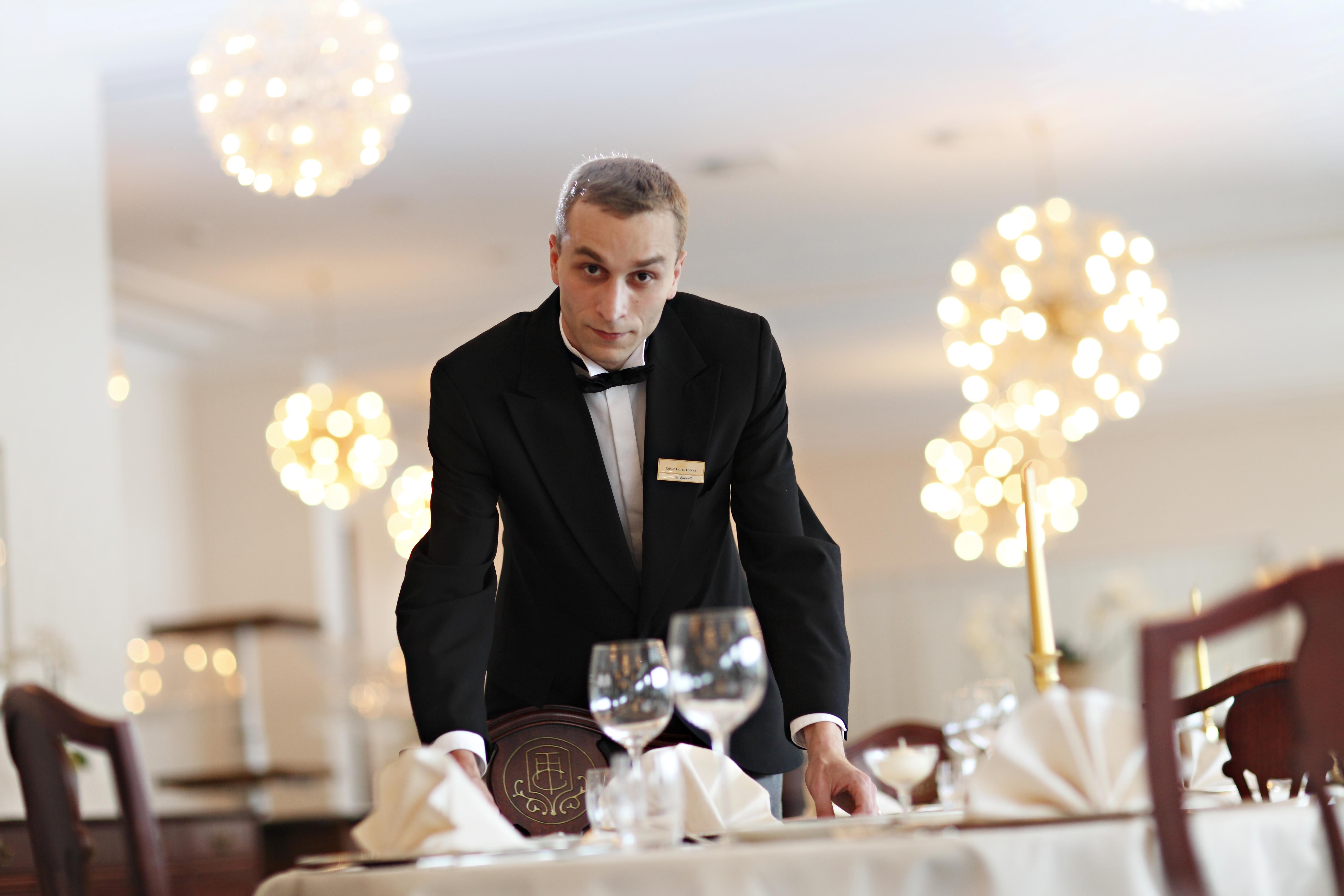 Grand Hotel Toplice - Small Luxury Hotels Of The World Bled Esterno foto A waiter in a restaurant