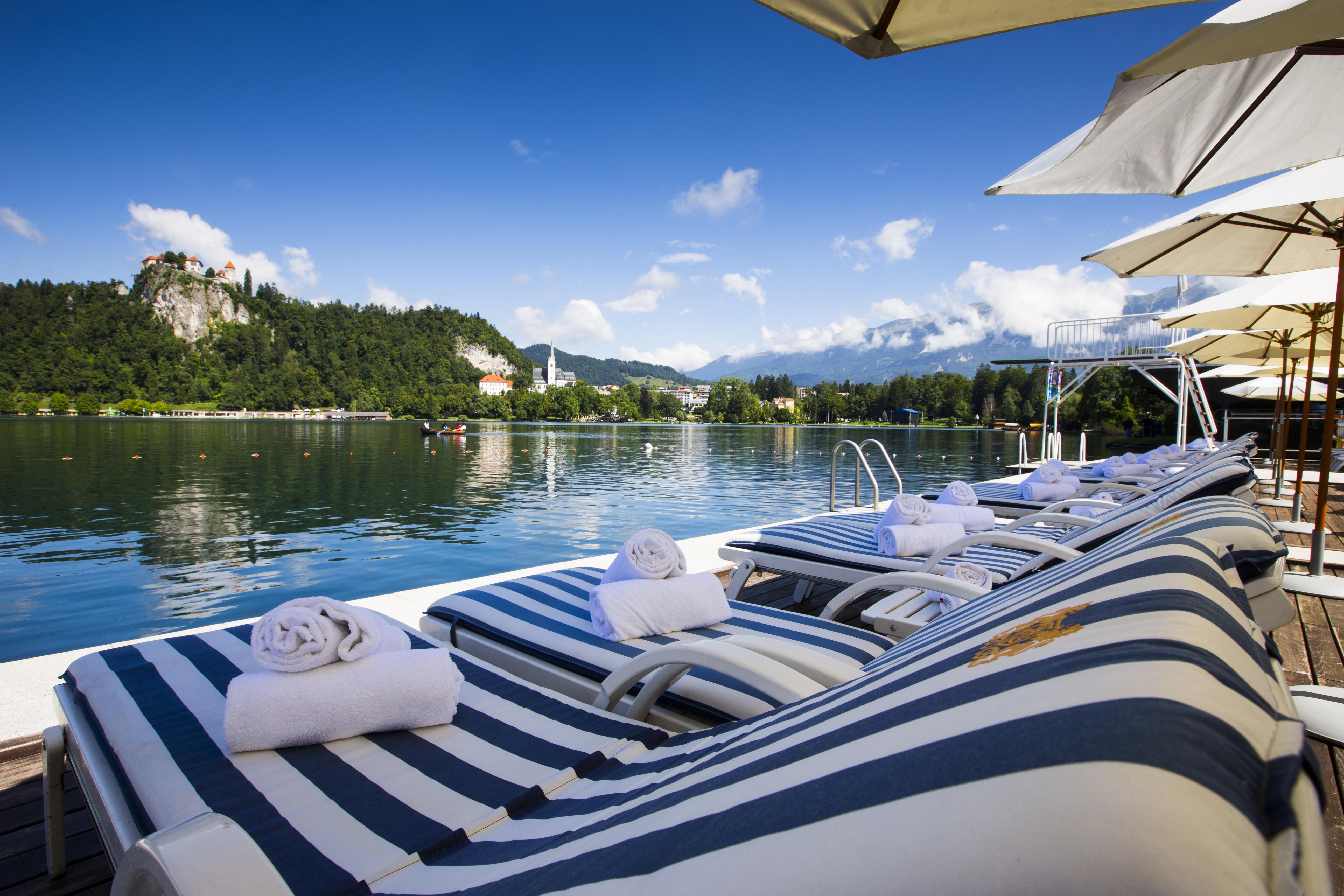 Grand Hotel Toplice - Small Luxury Hotels Of The World Bled Esterno foto The hotel's floating spa